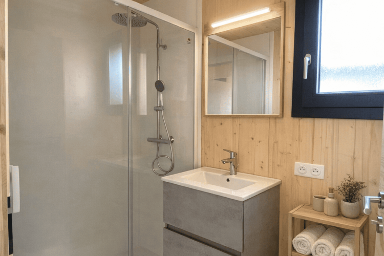 Salle de bain équipée pour famille nombreuse